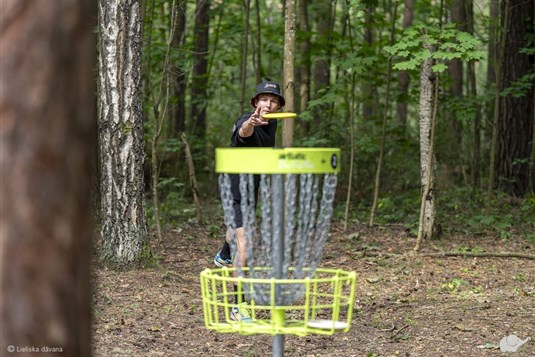 Disku golfa klubs UFOGOLF - ideja komandas saliedēšanai