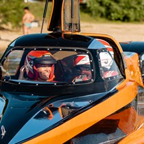 Ekstrēms brauciens ar F2 ūdens formulu kopā ar instruktoru