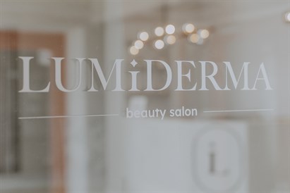 Uzacu un skropstu laminēšana, korekcija un krāsošana salonā “LUMIDERMA”
