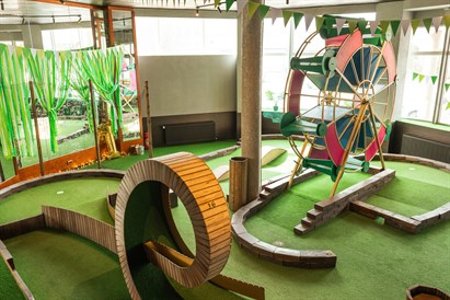 Minigolfs visai ģimenei “Swings Golf” Rīgā