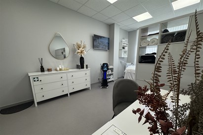 Kombinētā sejas tīrīšana: Ultraskaņa, vakuums un mehāniskā metode