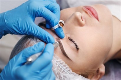 Uzacu laminēšana, korekcija un krāsošana salonā „Darly”