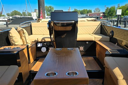 VASARAS PIEDĀVĀJUMS | Pilsētas kanāla burvība ar Kapteiņa Laivu "Dāvids" 6 personām