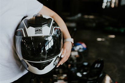 Brauciens ar jaudīgiem elektrokartingiem