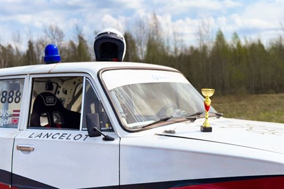Vecpuišu ballīte rallija trasē: “Lada Sport Kandava” braucieni ar Žiguli