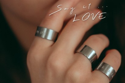 Rotas ar gravējumu – tērauda gredzenu izgatavošanas darbnīca 