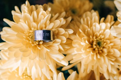 Rotas ar gravējumu – tērauda gredzenu izgatavošanas darbnīca 