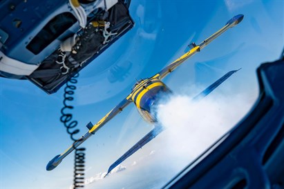 Lidojums ar reaktīvo lidmašīnu un vadības pārņemšana