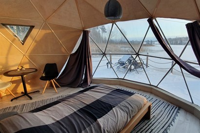 Glempinga atpūta pārim – absolūts miers romantiskajā ezera kupolā 