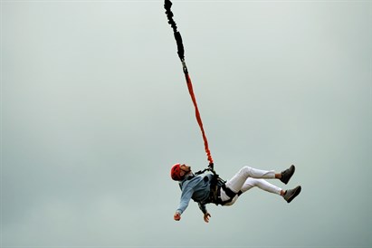 “Ropejumping” dāvanu karte virvju lēkšanas izaicinājumam