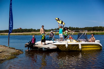 Kabeļveikbords Jūrmalā kopā ar draugiem