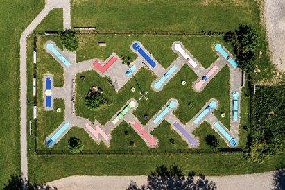 Minigolfa spēle Atpūtas parkā “Avoti” Valmierā