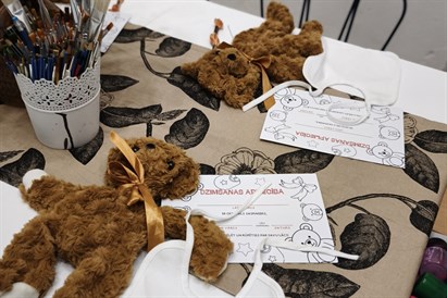 Rotaļu lācīša radīšanas darbnīca bērniem