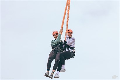 “Fall in Love” lēciens diviem no Slokas papīrfabrikas torņa un VIDEO