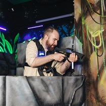 Lāzertaga spēle „O’Learys” – aktīva izklaide ar ģimeni vai draugiem