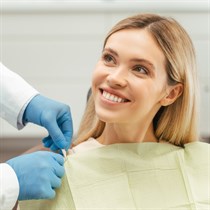 “Perfect Smile Duo” – profesionāla zobu higiēna un balināšana ar “Philips Zoom”