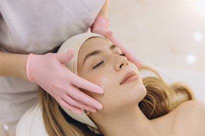 Sejas ādas diagnostika un ekspress procedūra palutināšanai