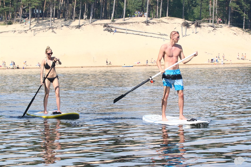 Nakšņošana Bungalow mājiņā un SUP dēļu piedzīvojums Liepājā