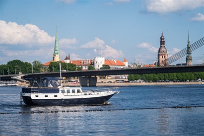 Privāts brauciens ar motorjahtu