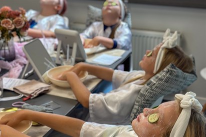 Meiteņu ballīte “Brīnumu studijā” ar SPA un meistarklasēm