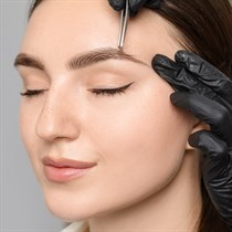 Perfektas uzacis – korekcija, krāsošana un laminēšana Rīgas centrā