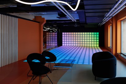 Izklaide “Catchpixel” interaktīvo spēļu parkā 