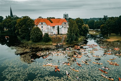 Viduslaiku romantika Jaunpils pilī ar vakariņām un nakšņošanu pils apartamentos