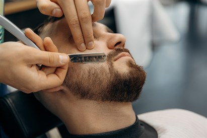 Matu griezums un bārdas korekcija vīriešu frizētavā "Beren Barbershop"