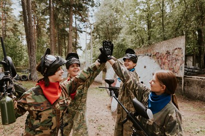 Aizraujoša soft peintbola spēle no “GUNSnLASERS”
