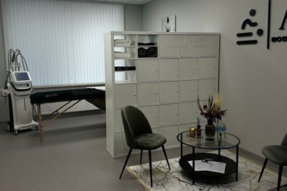 Apvienotā skaistuma procedūra ar ārstniecisko pilno ķermeņa masāžu un RF sejas liftingu