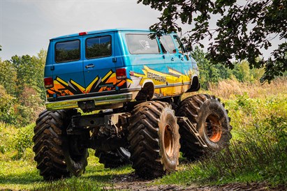 Sēdies pie stūres un izmēģini MONSTER BUS vadīšanu