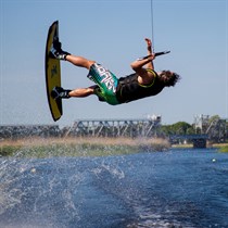 Veikbords aiz trošu sistēmas Jūrmalā