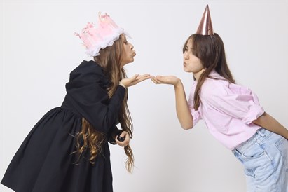 Meiteņu ballīte ar jautru fotosesiju “SelfieLab” studijā Rīgā