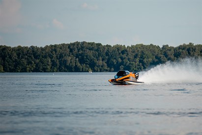 Ekstrēms brauciens ar F2 ūdens formulu kopā ar instruktoru