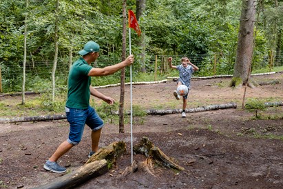 Futbolgolfa spēle Siguldas futbolgolfa parkā diviem