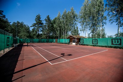 Teniss ar draugiem atpūtas parkā “Avoti” Valmierā