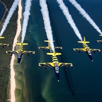 Lidojums ar reaktīvo lidmašīnu un vadības pārņemšana