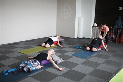 Joga grūtniecēm “Labo sajūtu laboratorijā”