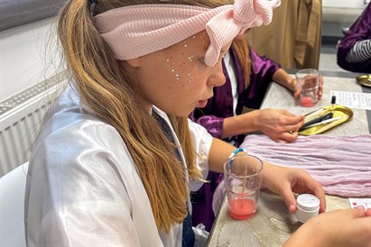 Brīnumu studijas programma “Jaunās stilistes” meitenēm