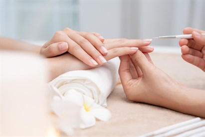 Izsmalcināts roku SPA rituāls ar manikīru 