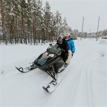 Brauciens ar kvadriciklu vai sniega motociklu