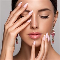 Skaistumkopšanas procedūra pēc izvēles salonā “Estetic Treatment Palace”