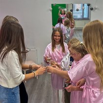 Meiteņu ballīte “Brīnumu studijā” ar SPA un meistarklasēm