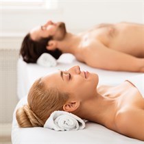 Romantiskā pērļu vanna un klasiskā masāža pārim