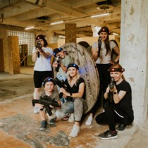 Aizraujoša lāzertaga spēle no „GUNS n LASERS”