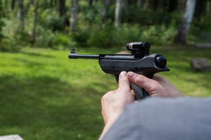 Šaušana ar pneimatiskajām šautenēm vai pistolēm 