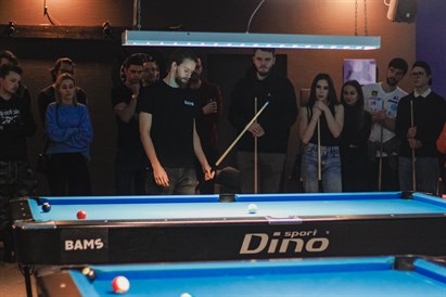 BAMS biljarda apmācība ar treneri draugiem un ģimenei