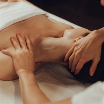 Relaksējoša apkakles zonas masāža