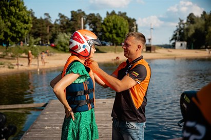 Ekstrēms brauciens ar F2 ūdens formulu kopā ar instruktoru
