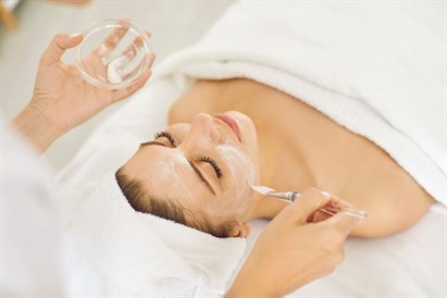 Skaistuma restarts – 8 soļu ādas atjaunošana un liftings 